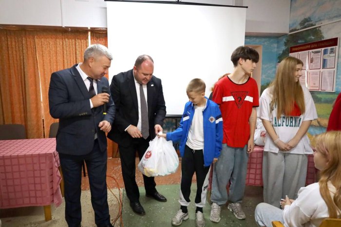 Открытый диалог: руководство фабрики «Красный пищевик» встретилось с подрастающим поколением в лагере «Мечта» Открытый диалог: руководство фабрики «Красный пищевик» встретилось с подрастающим поколением в лагере «Мечта»